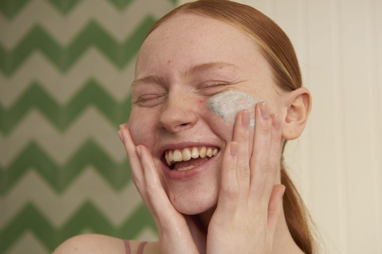 Tea Tree 3-në-1 Larës, Scrub, Maskë thumbnail 3